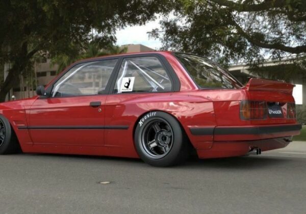 Widebody Kit von TRA-Kyoto für BMW E30 – TRA-Kyoto Breitbau FRP Wide-body Blister Kit Widebody Kit von TRA-Kyoto für BMW E30 – TRA-Kyoto Breitbau FRP Wide-body Blister Kit